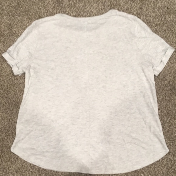 Old Navy basic tee - Picture 2 of 3